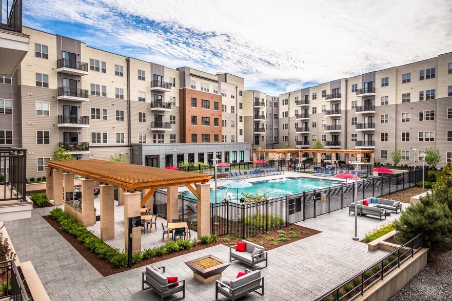 More Photos Of 145 Front St, Worcester Apartments For Lease