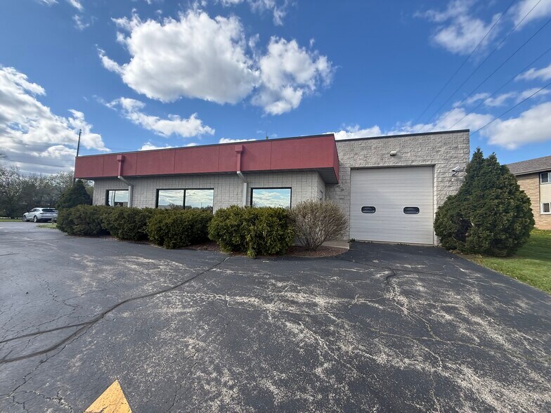 More Photos Of 500 W Calumet St, Appleton Freestanding For Sale