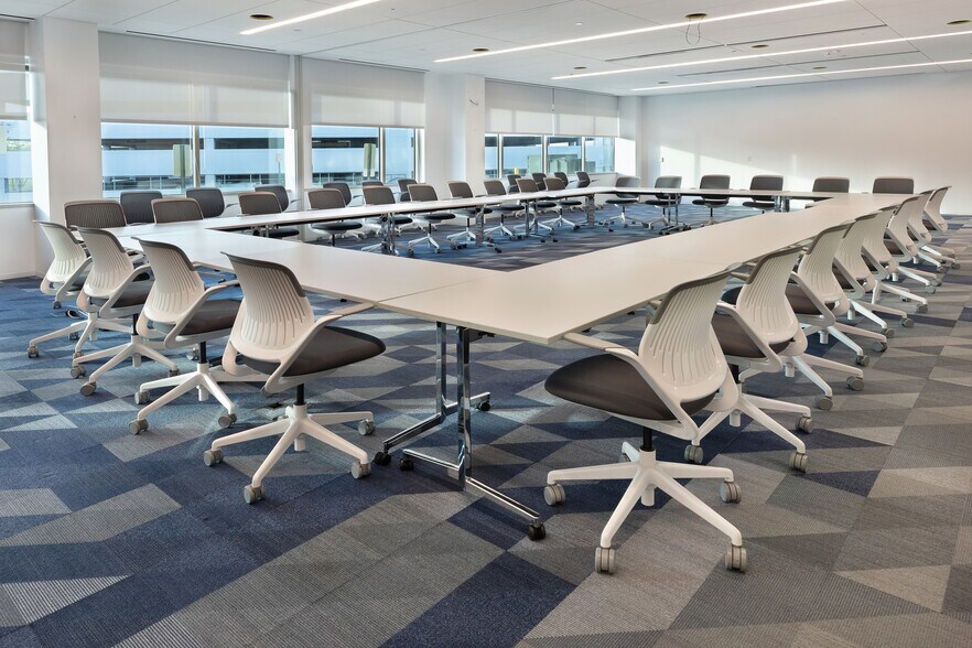 More Photos Of 4803 Stonecroft Blvd, Chantilly Office For Lease