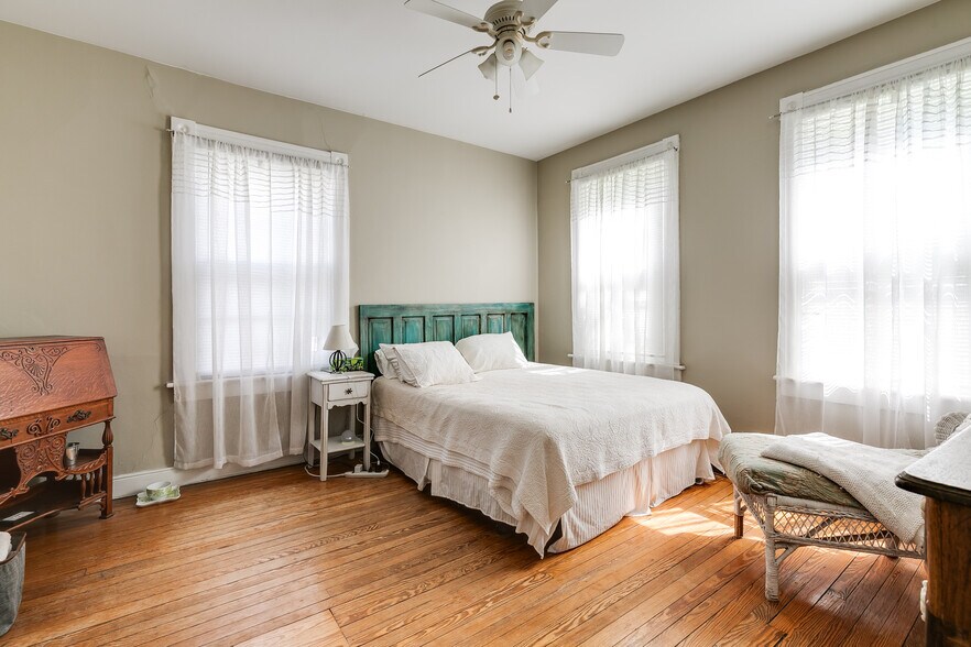 More Photos Of 10 S Auburn Ave, Richmond Office For Sale