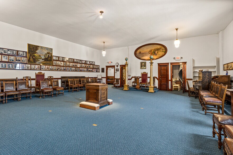 More Photos Of 305 E 1st St, Cle Elum Post Office For Sale