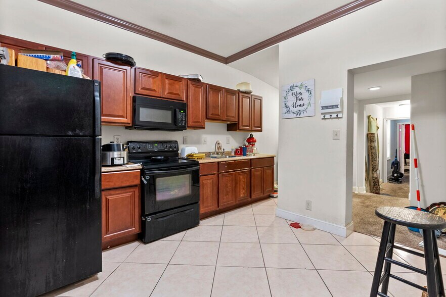 More Photos Of 1433 W Lombard St, Baltimore Multifamily For Sale