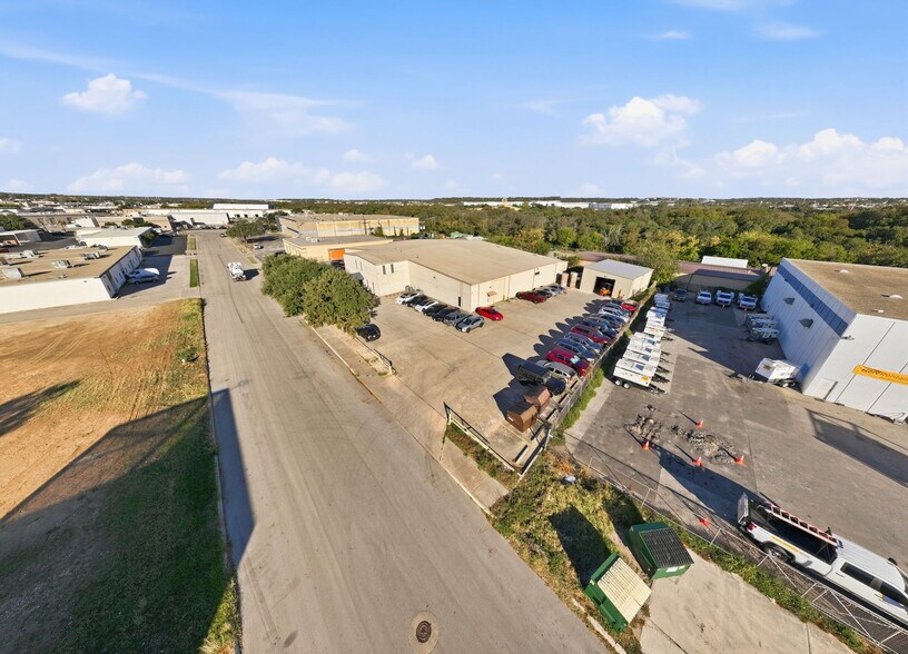 More Photos Of 315 N Park Dr, San Antonio Warehouse For Sale