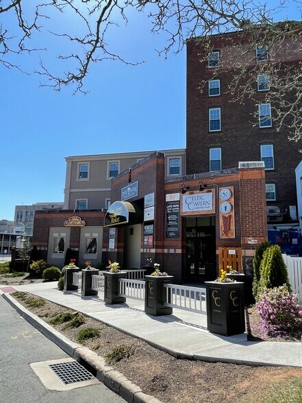 More Photos Of 366-386 Main St, Middletown Loft Creative Space For Lease