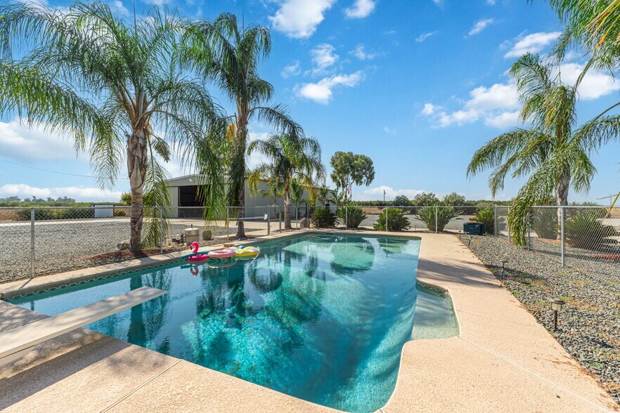 More Photos Of 23259 Avenue 64 Ave, Ducor Warehouse For Sale