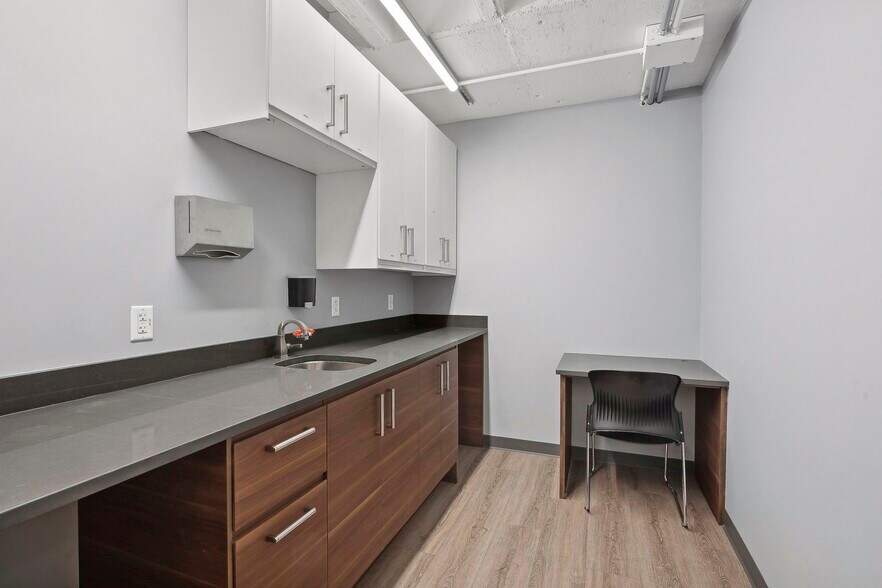 More Photos Of 2200 E Franklin Ave, Minneapolis Office For Lease