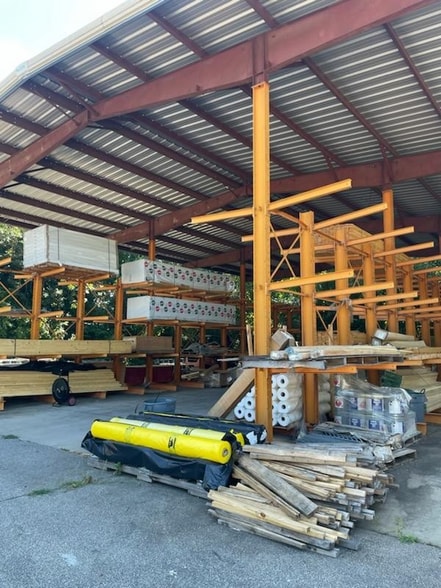 More Photos Of 1030 Thousand Oaks Blvd, Greenville Warehouse For Lease