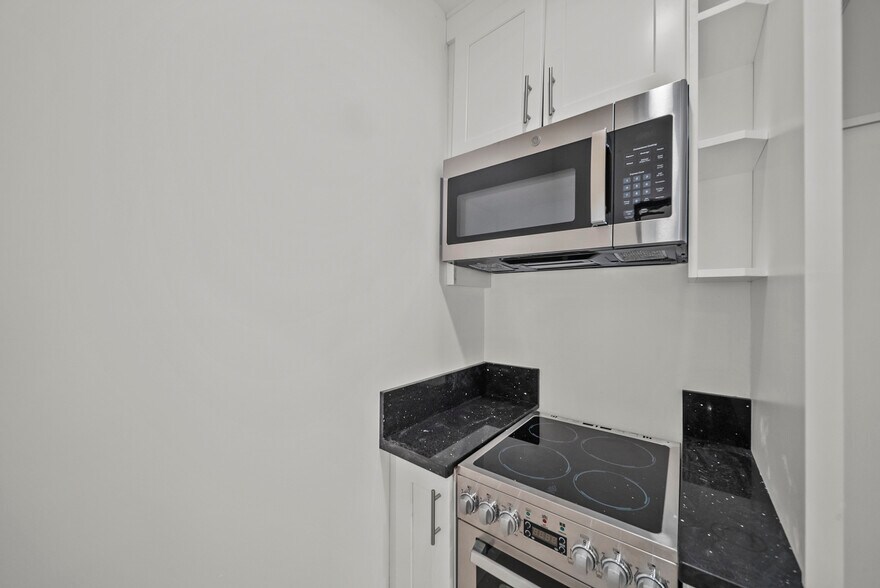 More Photos Of 11488 Burbank Blvd, North Hollywood Flex For Sale