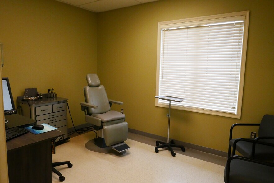 More Photos Of 142 Linden Dr, Winchester Office For Sale