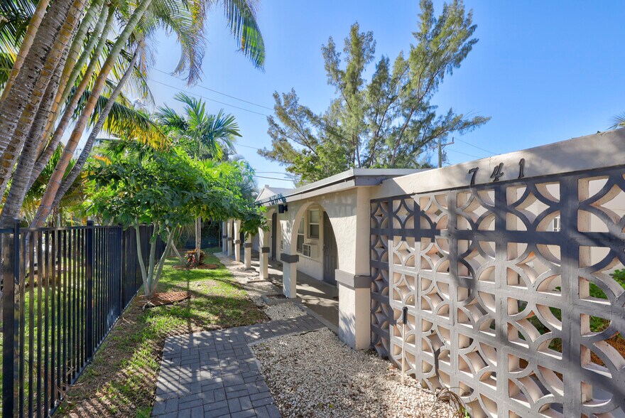 More Photos Of 741 Hibiscus Ave, Pompano Beach Apartments For Sale