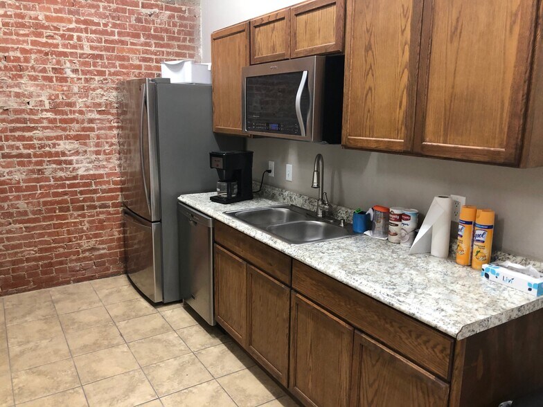 More Photos Of 310 S 9th St, Corsicana Manufacturing For Sale