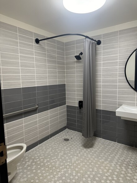 More Photos Of 529 SH 46 E, Boerne Showroom For Sale