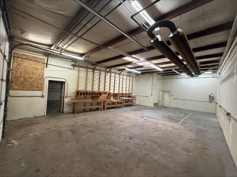 More Photos Of 332 Norfolk St, Aurora Light Manufacturing For Sale
