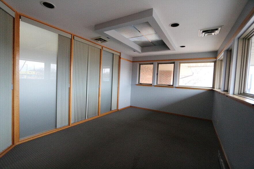 More Photos Of 473 N Kirkwood Rd, Kirkwood Office For Lease