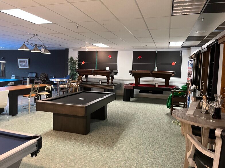 More Photos Of 5585 University Blvd W, Jacksonville Storefront Retail Office For Sale