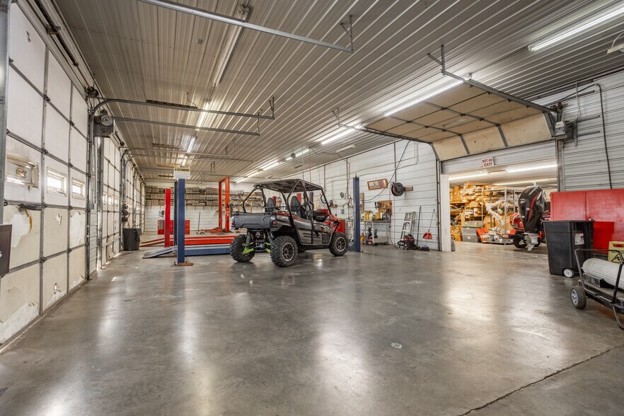 More Photos Of 3111 S Springfield Ave, Bolivar Auto Dealership For Sale