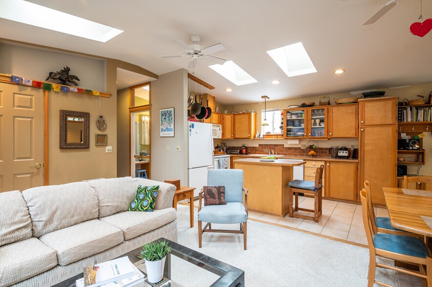 More Photos Of 1324 Commercial, Bellingham General Retail For Sale