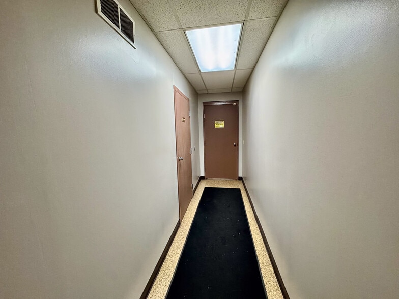 More Photos Of 3822 Victory Ave, Louisville Warehouse For Lease