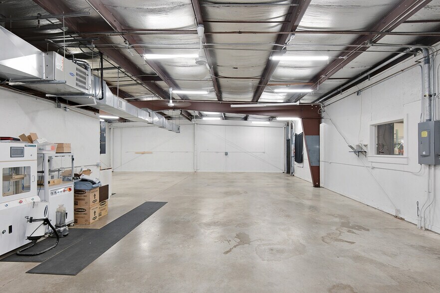 More Photos Of 1138 State St, Green Bay Warehouse For Sale