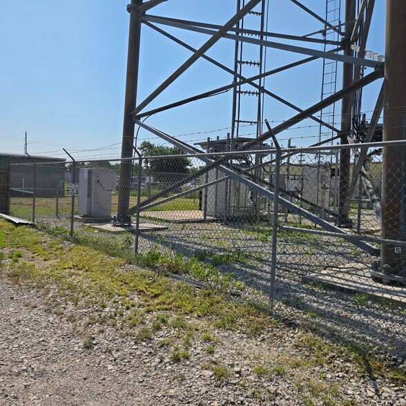 More Photos Of 2992 N Hwy 167, Catoosa Office For Sale