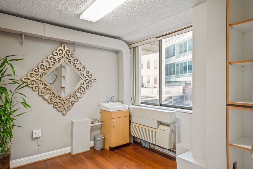 More Photos Of 1325 18th St NW, Washington Office For Lease