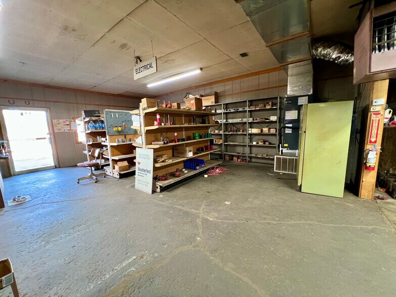 More Photos Of 402 Bermuda st, Quitman Flex For Sale