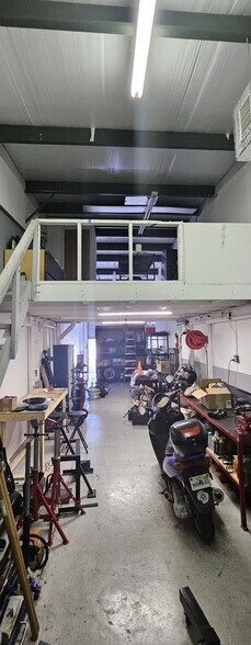 More Photos Of 1133 Industrial Blvd, Naples Manufacturing For Lease