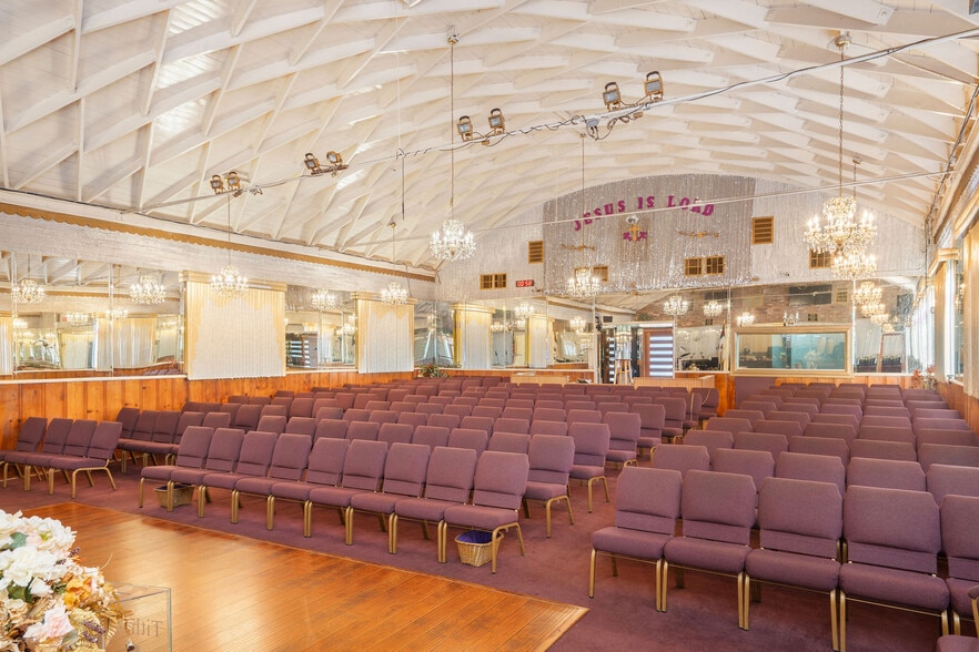 More Photos Of 8461 S San Pedro St, Los Angeles Religious Facility For Sale