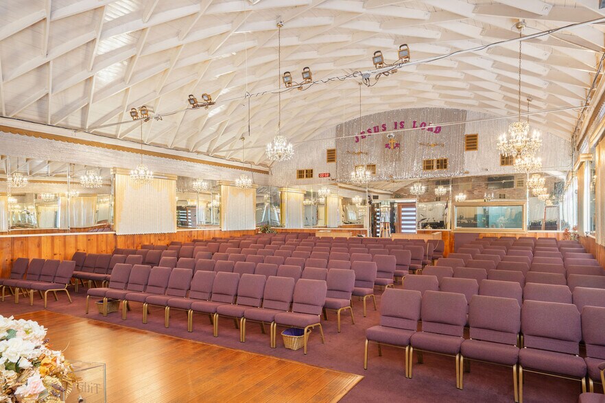More Photos Of 8461 S San Pedro St, Los Angeles Religious Facility For Sale