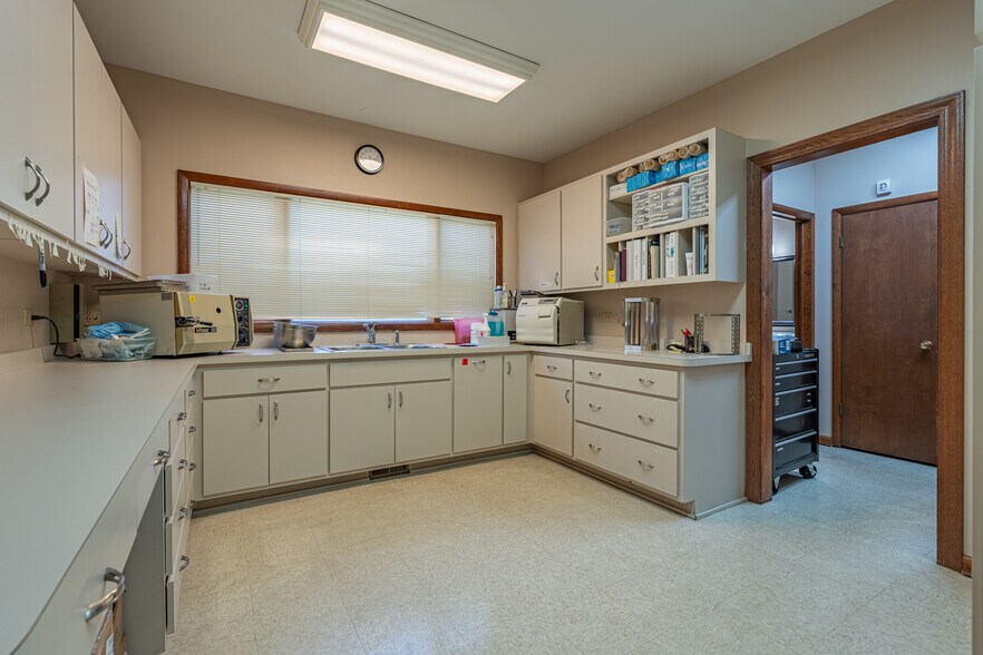 More Photos Of 302 N Hammes Ave, Joliet Medical For Lease