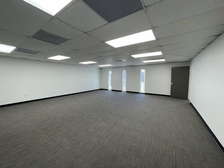 More Photos Of 1030 S 86th St, Tampa Manufacturing For Lease