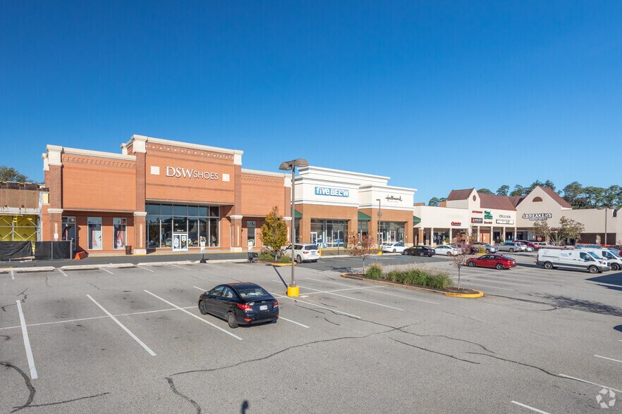 More Photos Of 9600-9688 Main St, Fairfax Unknown For Lease