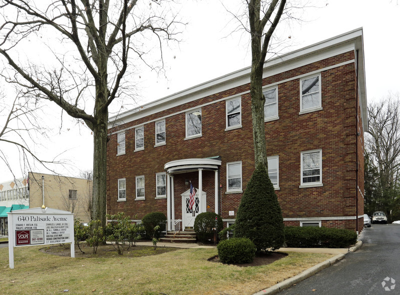 Primary Photo Of 640 E Palisade Ave, Englewood Cliffs Office For Lease