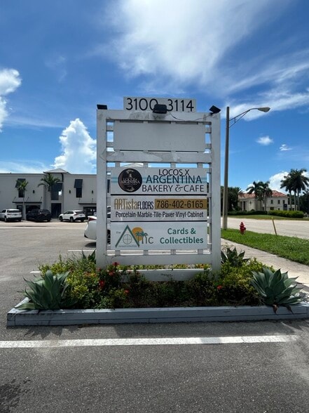 More Photos Of 3100 Tamiami Trl N, Naples Storefront Retail Office For Lease