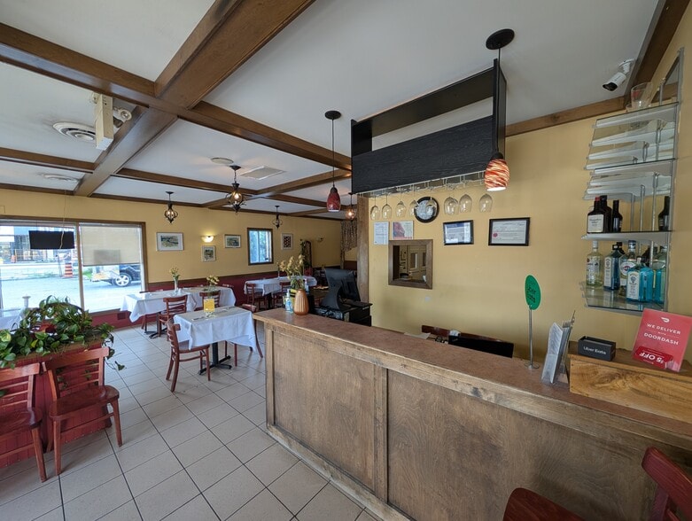 More Photos Of 917 Richmond Rd, Ottawa Restaurant For Lease