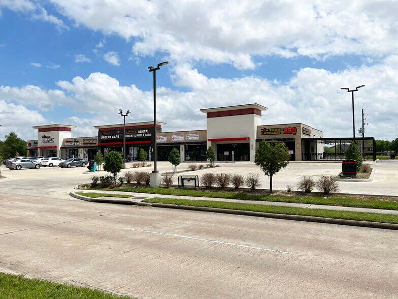 More Photos Of 11616 T C Jester Blvd, Houston Unknown For Lease