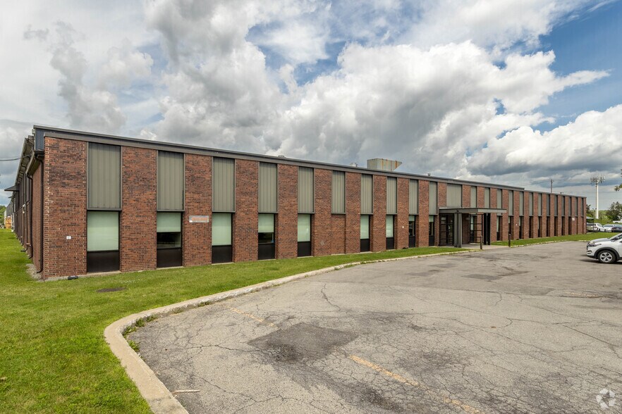 Primary Photo Of 3235 Rue Guénette, Montréal Warehouse For Lease
