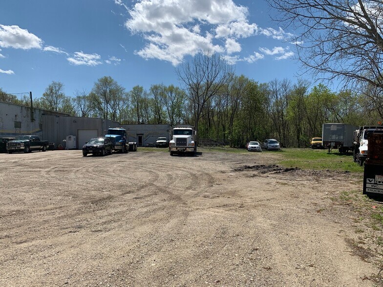 More Photos Of 5700 Walnut St, Richmond Warehouse For Lease