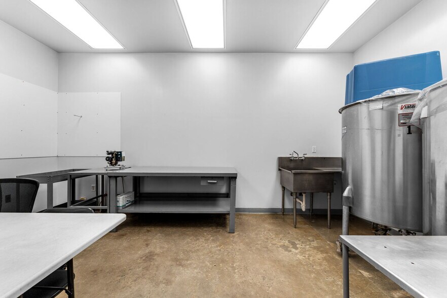 More Photos Of 7155-7159 NW 77th Ter, Miami Warehouse For Sale