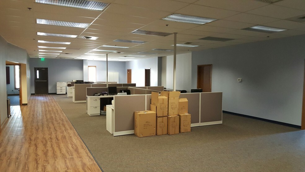 More Photos Of 1735 W 53rd St, Anderson Manufacturing For Sale