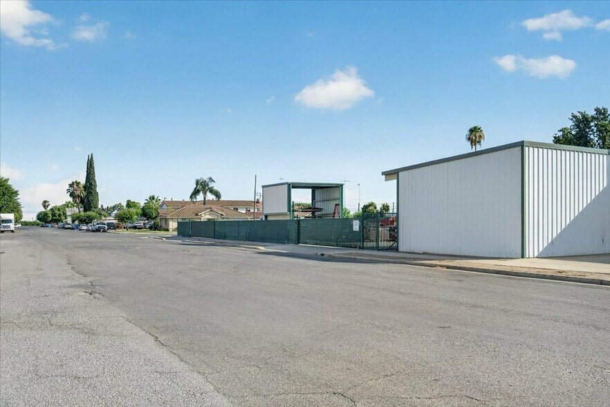 More Photos Of 149 Ashland ave, Lindsay Industrial For Sale