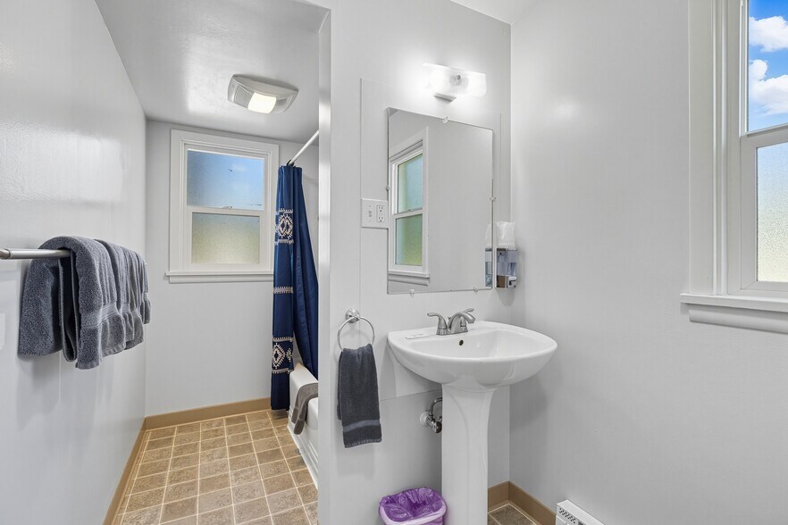 More Photos Of 615 S Main St, Colfax Hotel For Sale