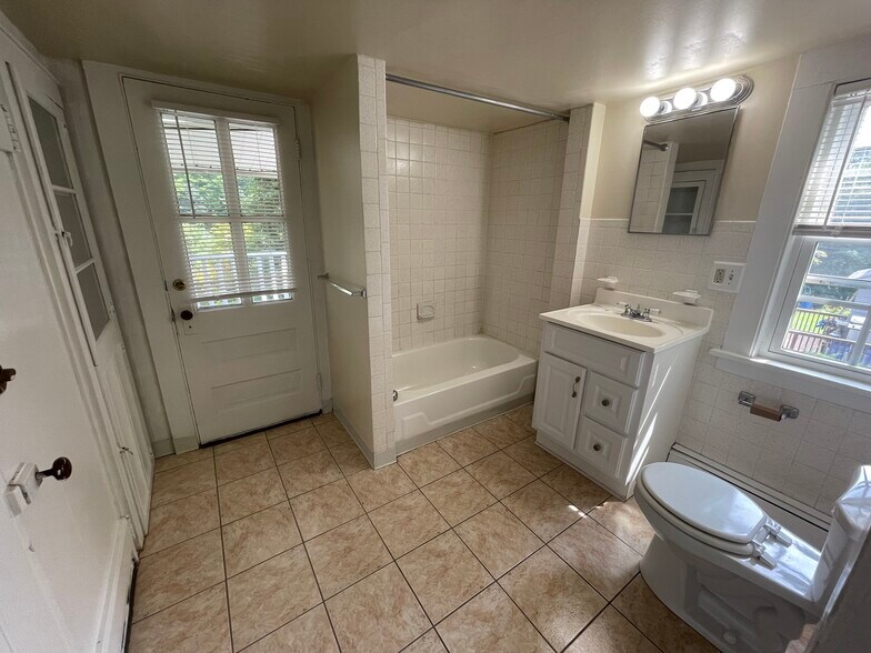 7 Whitney Ave, Trumbull, CT 06611 Apartments For Sale