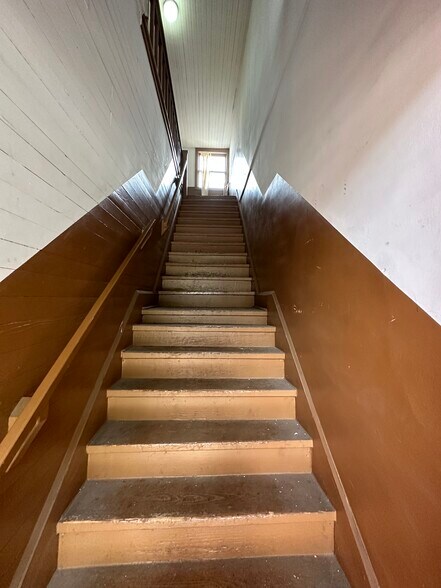 More Photos Of 322 W 3rd St, Bloomington General Retail For Sale