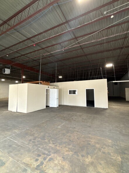 More Photos Of 6741 Old Collamer Rd, East Syracuse Warehouse For Lease