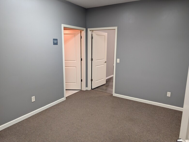 More Photos Of 10534-10536 Coldwater Rd, Fort Wayne Office For Sale