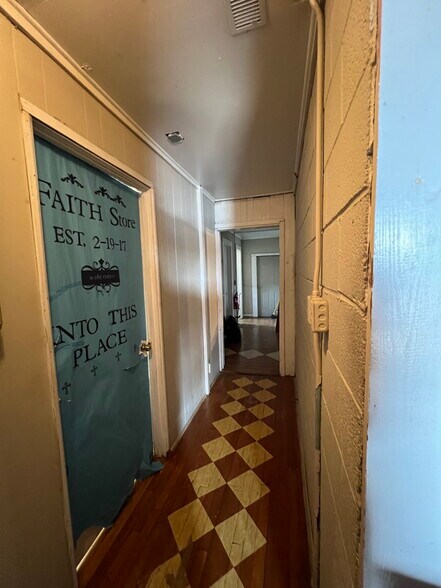 More Photos Of 2711 Midland Ave, Charlotte Flex For Sale