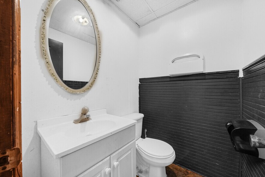 More Photos Of 406 Preston Ave, Pasadena Warehouse For Lease