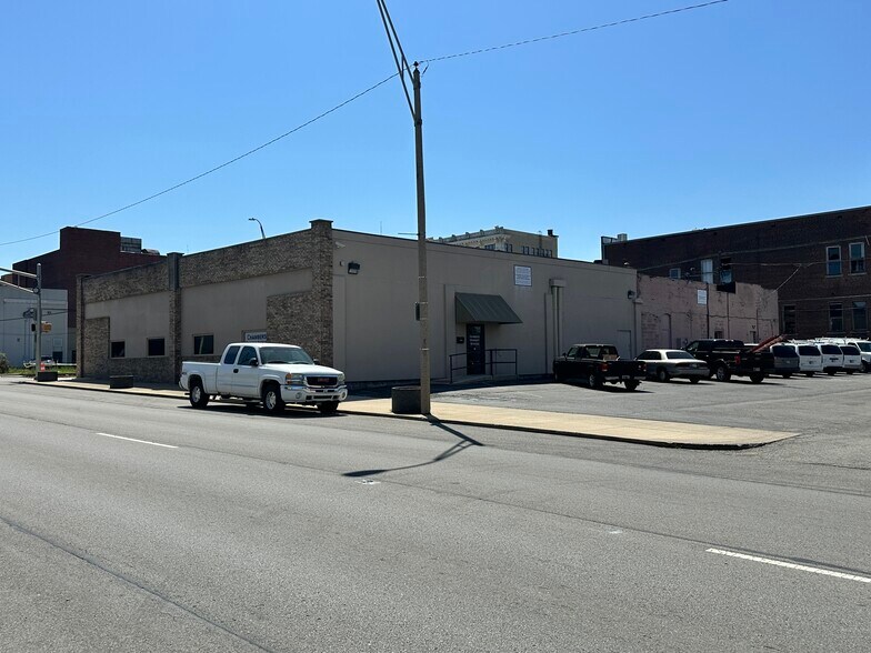 More Photos Of 201 W 3rd St, Marion General Retail For Sale