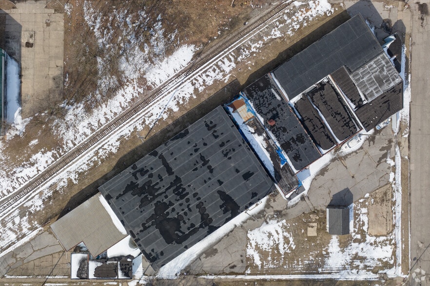 More Photos Of 2517 6th St, Muskegon Warehouse For Lease